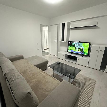 Ferienwohnung Apartament Ultra Central 3 Hunedoara Exterior foto