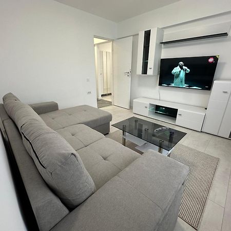 Ferienwohnung Apartament Ultra Central 3 Hunedoara Exterior foto