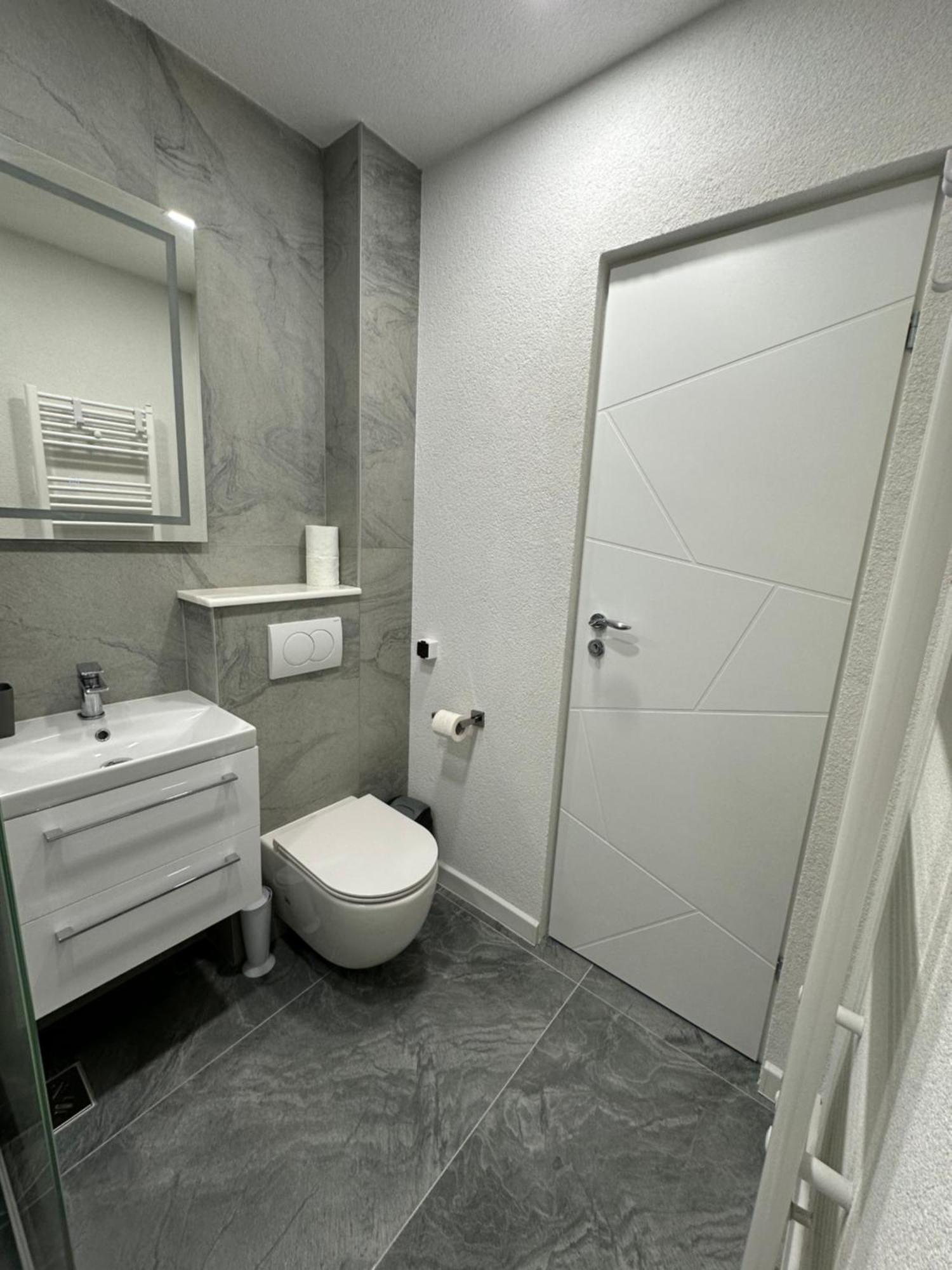 Ferienwohnung Apartament Ultra Central 3 Hunedoara Exterior foto